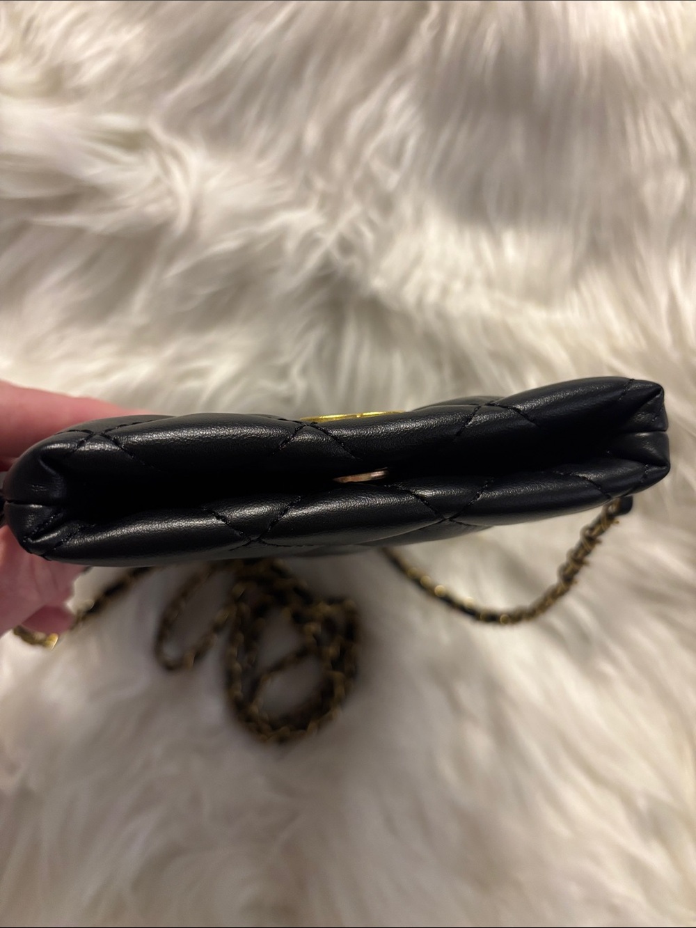 Chic Black Quilted Crossbody with Gold Chain Strap - Picture 5 of 8